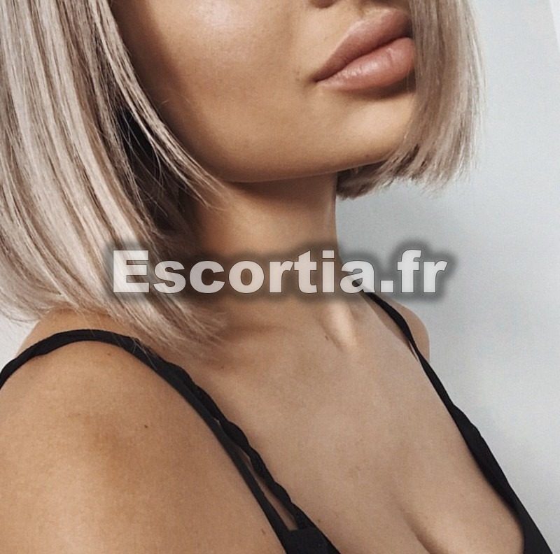 AMELLY PORN-STAR photo 3