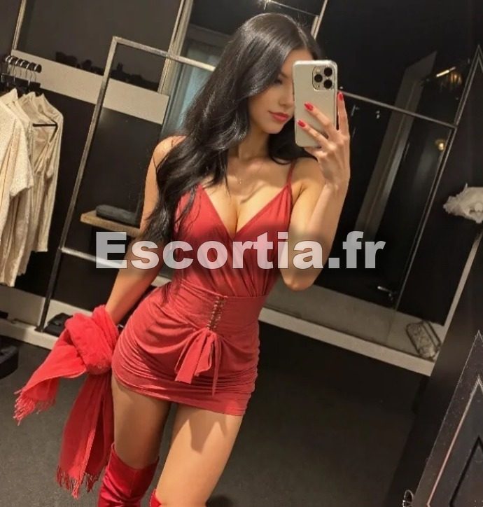 Amy Luna escort Châlons-en-Champagne
