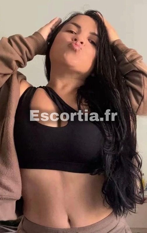 Jolie Naine escort Menton
