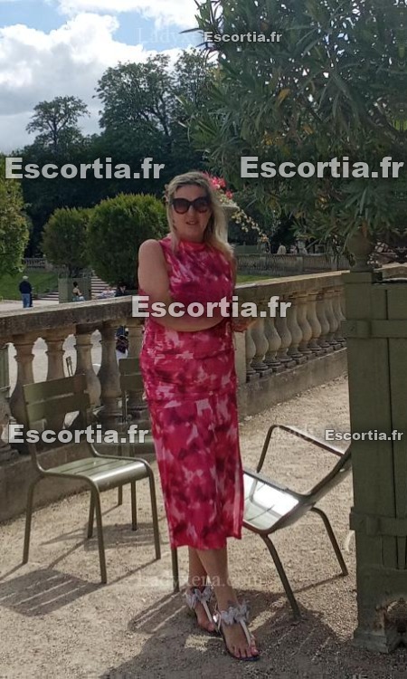 Adelaida escort Paris
