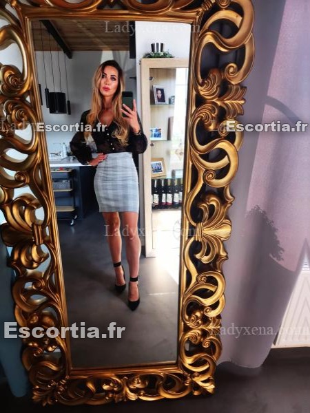 Adellexxx escort Paris