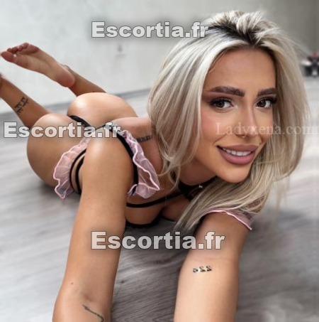 Alicehot28 photo 2