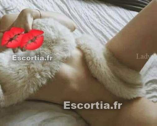 Allovictoria photo 3