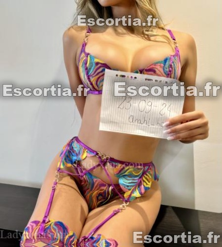 Anahi Hot photo 2