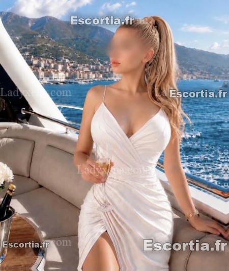 Angelinaluxe escort Six fours les plages