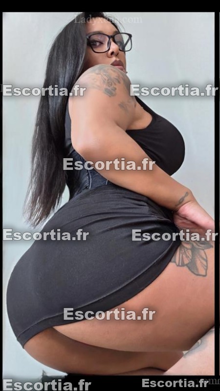 Ava37 photo 3