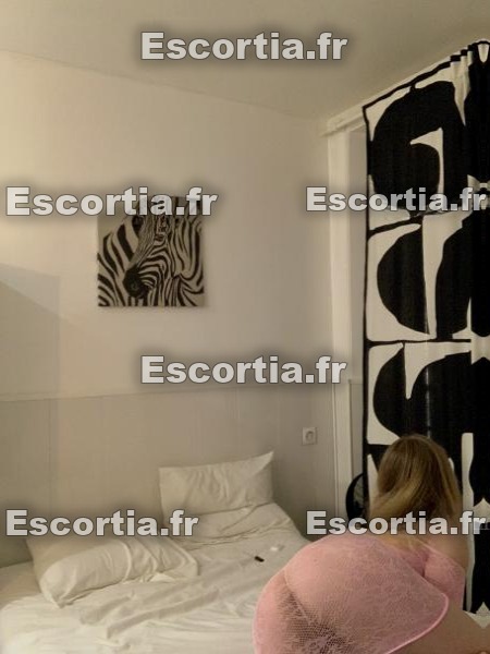 Blondiedeluxe75 photo 2