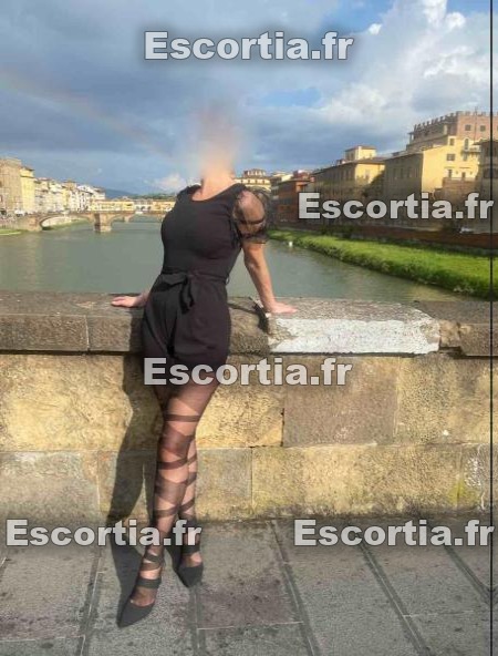 Blueverbascum escort Paris