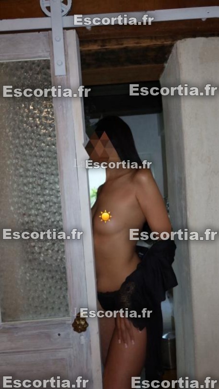 Carolinaa escort Versailles