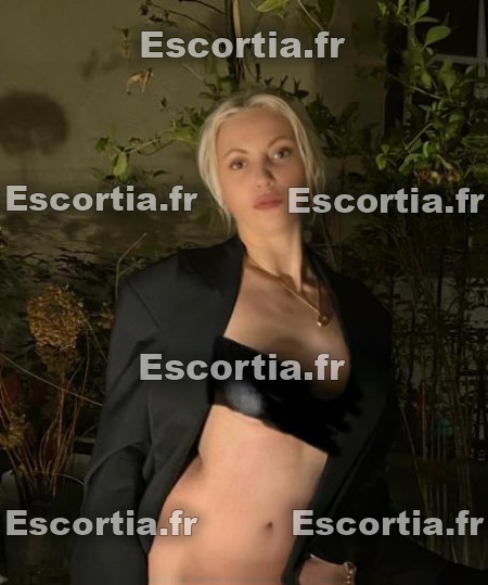 Chloe Paris photo 2