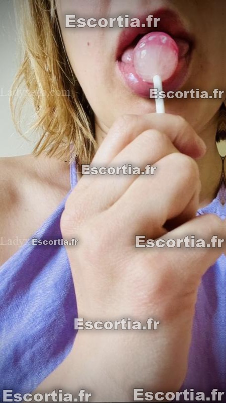 Chloeee photo 3