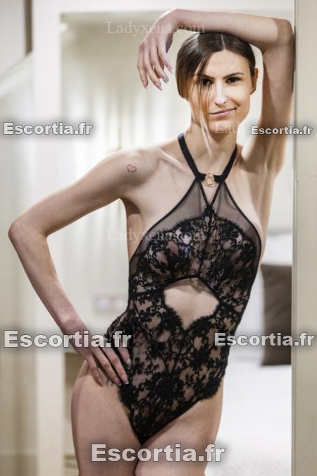 Claraofficial photo 4