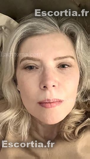 Clemencebcbg escort Paris