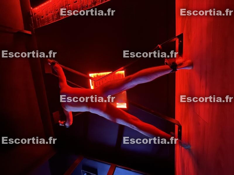 Deessekara escort Lille-Paris