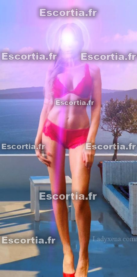 Eleanore Luxe photo 5