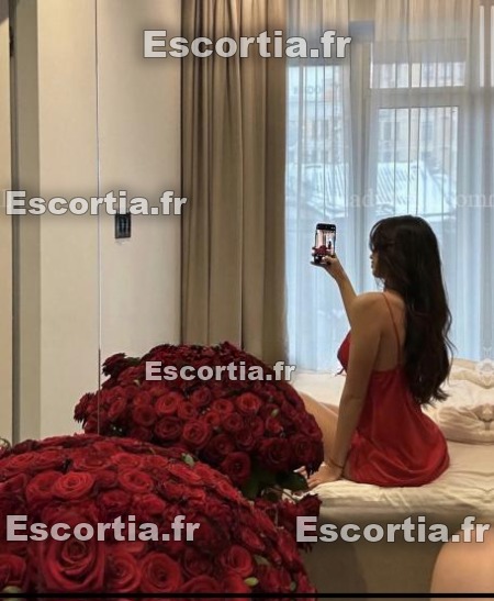 Emma Luxe photo 3