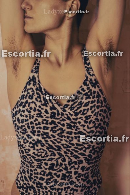 Esther V Hampe escort Lyon