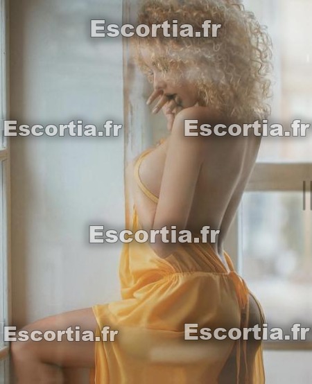 Gloria escort Paris