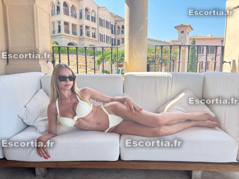 Lara Riviera photo 3