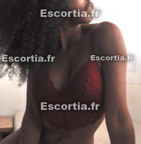 Lea Paris photo 3