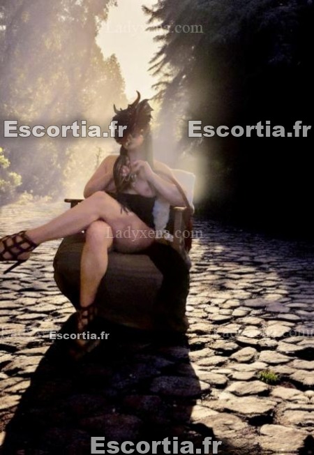 Lenafee escort Nanterre