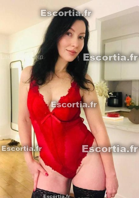 Lily Gfe escort Paris