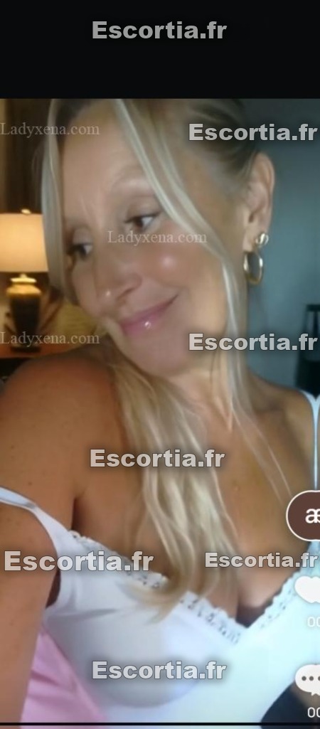 Lily83140 escort Six fours les plages