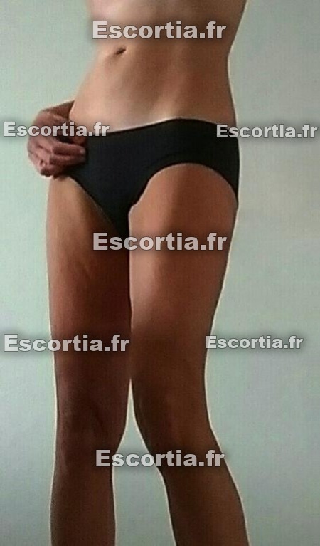 Loraa escort Biarritz