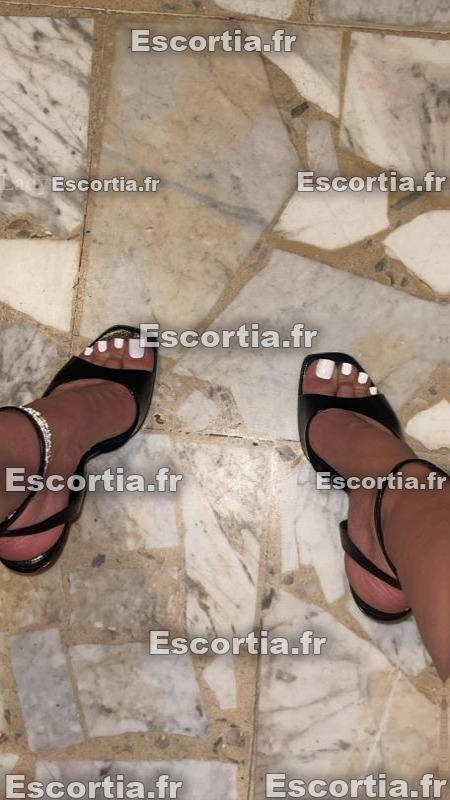 Lyna Ii escort Descartes