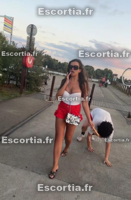 Madamebunny escort Nantes