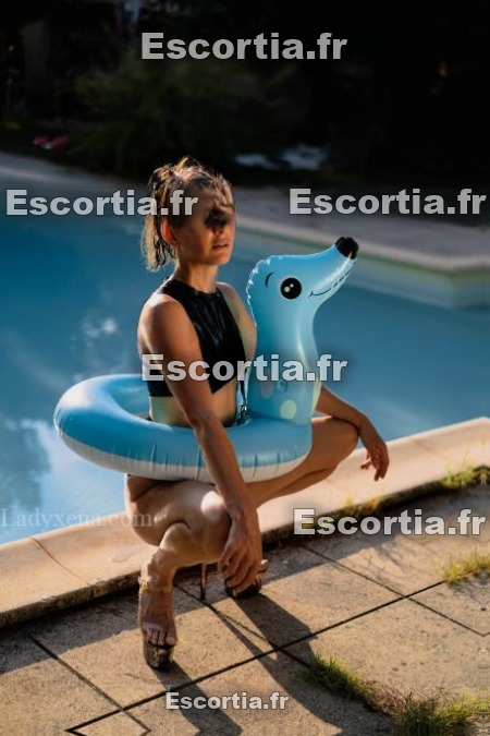 Miss June photo 5