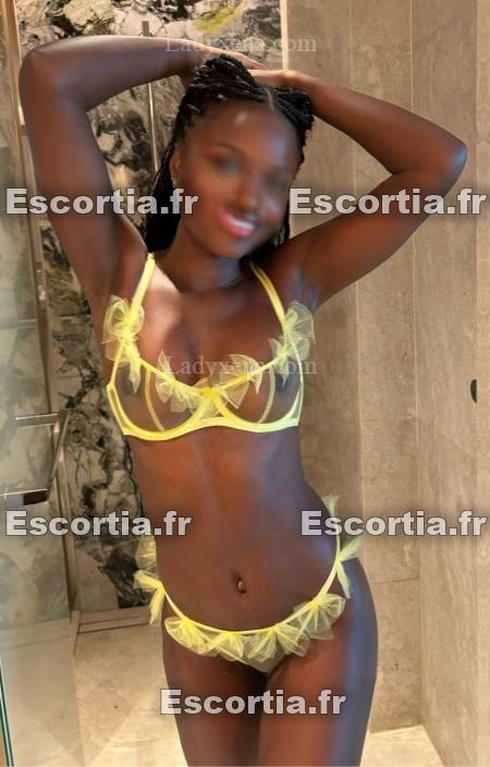 Naia Luxurious escort Paris