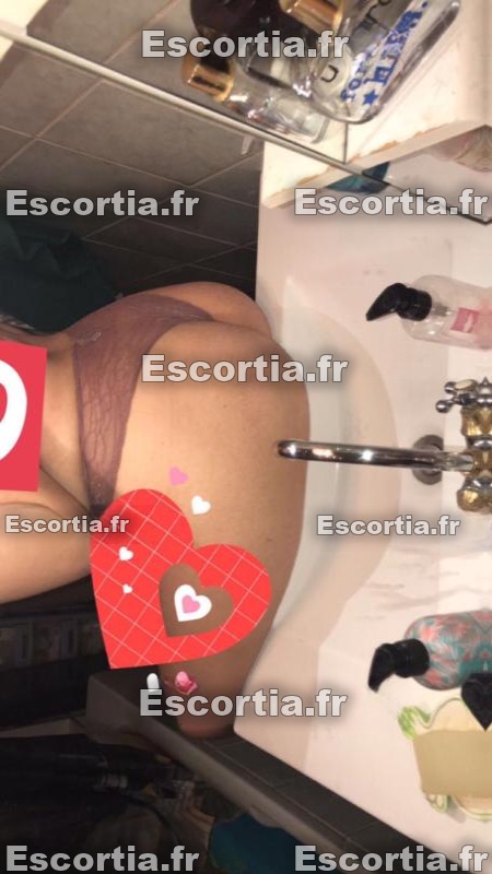 Najima12 escort Paris