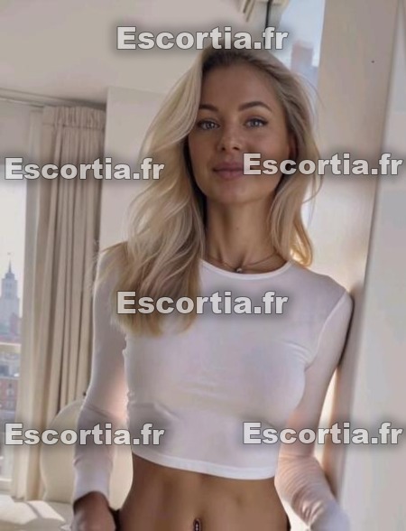 Nicole1 photo 2