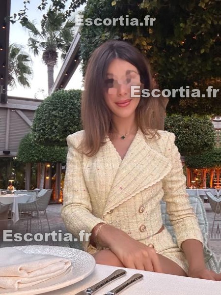 Pauline Paris escort Paris