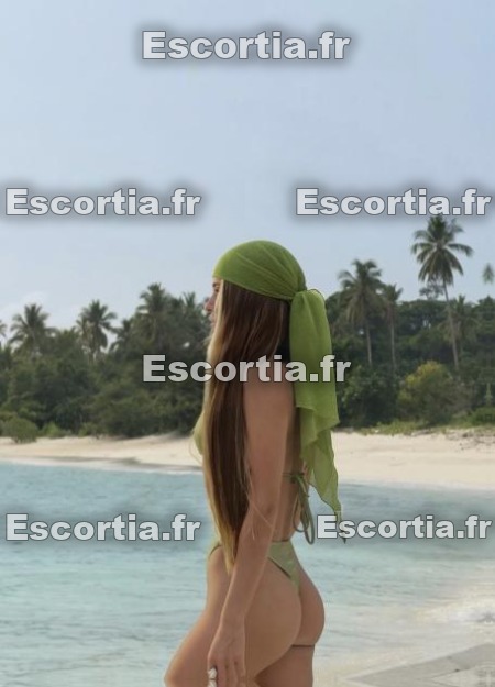 Saraparis escort Paris