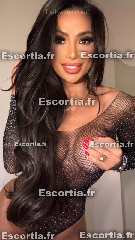 Scarlet escort Paris