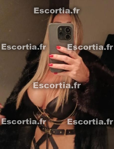 Secy Mommy escort Auray