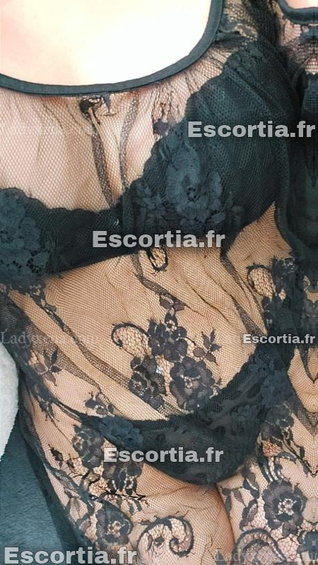 Warda escort Narbonne