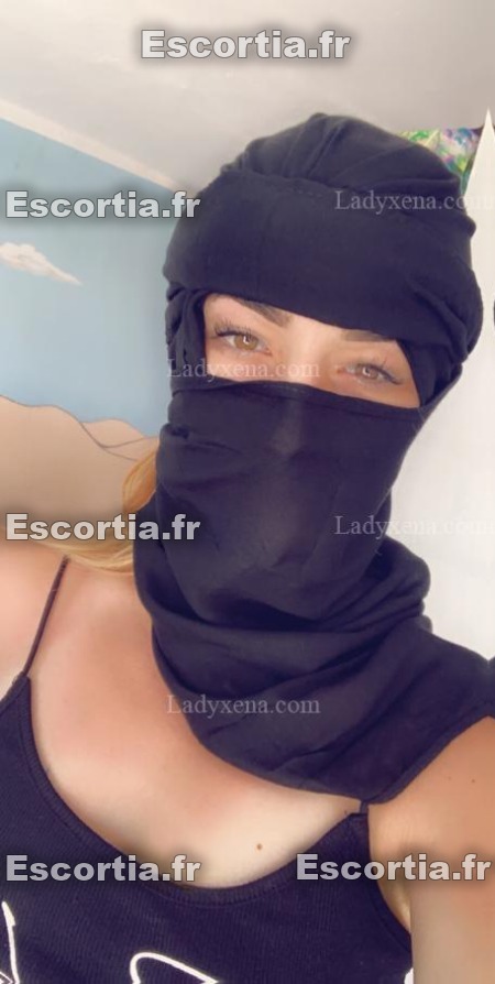 Yasmine Domina escort L’hay Les Roses